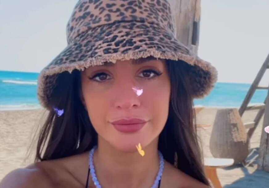 (FOTO) UŽIVAJU NA PLAŽI Anđela krišom snimila Gastoza, a ovo baš svi komentarišu