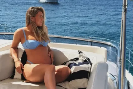 ZNATIŽELJNI FANOVI DOBILI ODGOVOR Pjevačica se udala u tajnosti, pokazala trudnički stomak i otkrila pol bebe