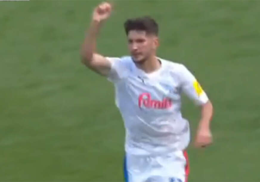 Armin Gigović proslavlja pogodak