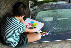 (FOTO) Razbijeno staklo na automobilu, razlog JEZIV "Trpimo vandalizam zbog naljepnice za invalide, AUTIZAM NAŠEG SINA komšiji je nevidljiv"