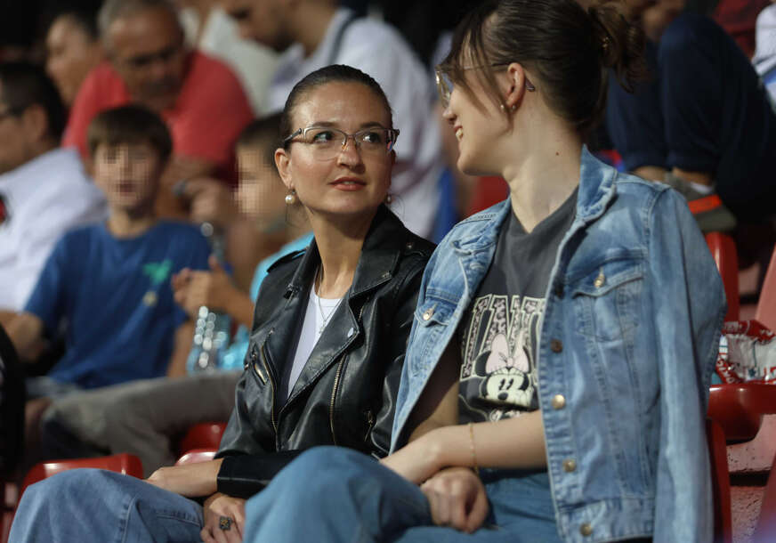 Najvažnija sporedna stvar na svijetu nije samo za MUŠKARCE: Žene sve više na tribinama i među STRASTVENIM NAVIJAČIMA, ali i u sportskim redakcijama