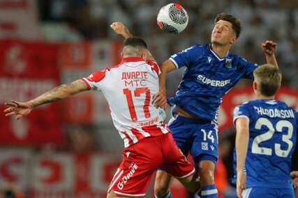 Bruno Duarte u duelu sa fudbalerima Leha