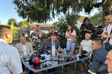 (FOTO) NOVAC STIŽE DANAS Dodik obezbijedio sredstva za kupovinu kuće porodici Spahalić iz Kozarske Dubice