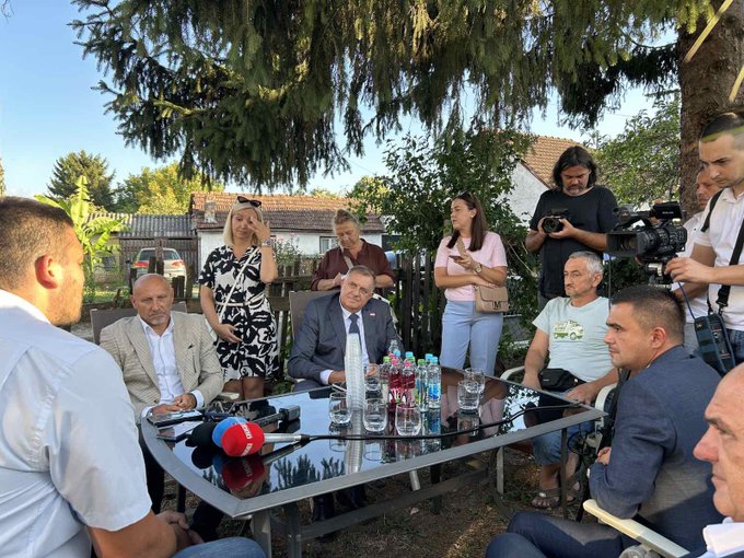 (FOTO) NOVAC STIŽE DANAS Dodik obezbijedio sredstva za kupovinu kuće porodici Spahalić iz Kozarske Dubice