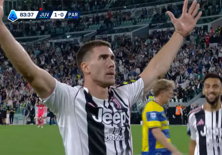 Dušan Vlahović proslavlja gol