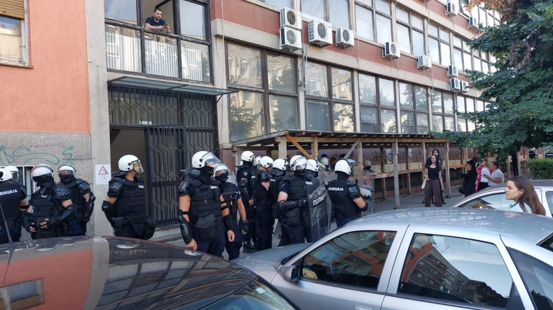 Policija ispred zgrade suda u Novom Sadu