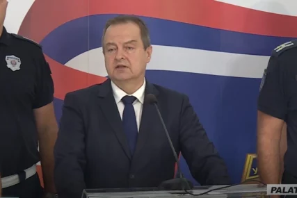 DAČIĆU POSLATI MECI Stigli u zgradu Vlade, policija identifikovala pošiljaoca