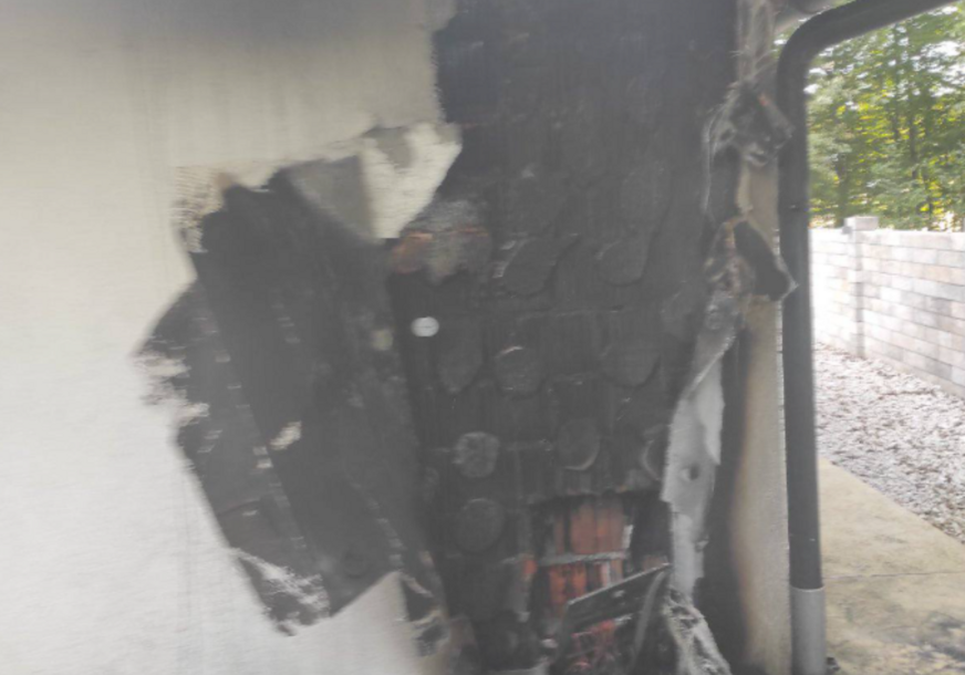 (FOTO) Imali pune ruke posla: Vatrogasci u akciji, gorjela baraka u Banjaluci