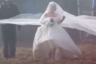 (VIDEO) Novi film koji ruši sve granice: Margo Robi i Džejkob Elordi u eksplicitnoj, izopačenoj adaptaciji „Orkanskih visova“ sa šokantnim scenama