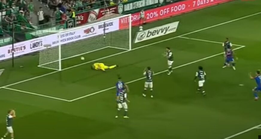 (VIDEO) Škoti na koljenima u 44. minutu: Ovo je gol Miloševića kojim je istopljen minus iz Beograda