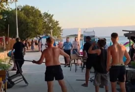 (FOTO) OKRŠAJ TURISTA I MJEŠTANA U HRVATSKOJ "Bila je makljaža, sve je počelo u kafiću, nastavilo se na obali"