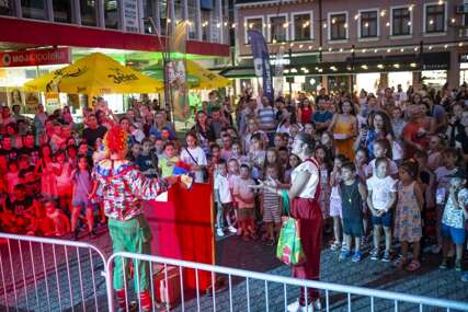 (FOTO) Prijedor živio „ŠA energiju“ i bez velikog stejdža – srce grada postala je „ŠA ulica“