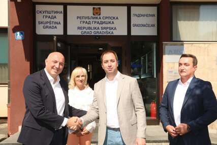 (FOTO) "Rastemo jer radimo" SPS jača u Gradišci, Adžić novi član partije