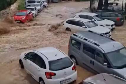 (VIDEO) ŽESTOKO NEVRIJEME POGODILO ISTRU Bujice nose sve pred sobom, izdato žuto i narandžasto upozorenje za CIJELU DRŽAVU