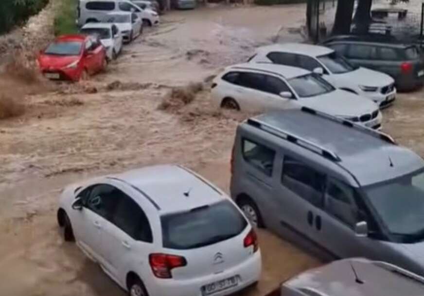 (VIDEO) ŽESTOKO NEVRIJEME POGODILO ISTRU Bujice nose sve pred sobom, izdato žuto i narandžasto upozorenje za CIJELU DRŽAVU