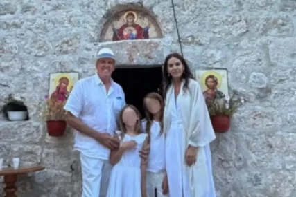 KRSTILA DJECU POD OSTROGOM Ivana Berendika prvi put pokazala blizance koje je dobila sa 20 godina starijim MILIJARDEROM