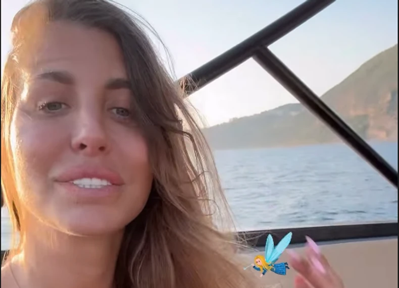 (FOTO) POKAZALA "PRAVO LICE" Jelena Radanović na brodu u kupaćem i bez trunke šminke