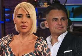(FOTO) VESELJE KOD DRAGANA Jovanin bivši u uskoj košulji puca od ponosa i grli svoje sinove, a sliku objavila TAJANSTVENA ŽENA
