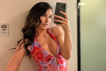 (FOTO) KAO DA NIJE NI BILA TRUDNA Katarina Živković pokazala zategnut i ravan stomak, a zbog haljine padaju vilice