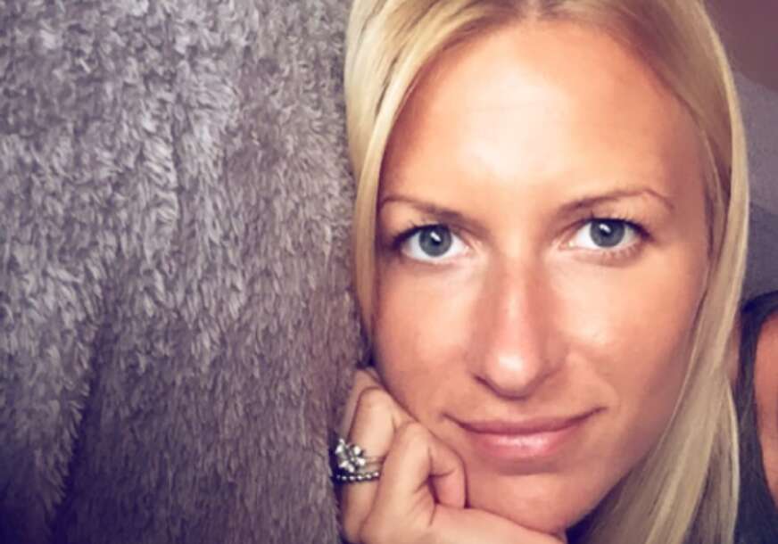 (FOTO) SKINULA SE U BIKINI Kuma Ane Ivanović pokazala zategnuto tijelo u 4. deceniji