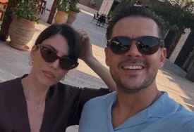 (FOTO) PLEŠE TIK UZ DJ Žena Miloša Bikovića luduje na rejvu, pokazala kako se provodi
