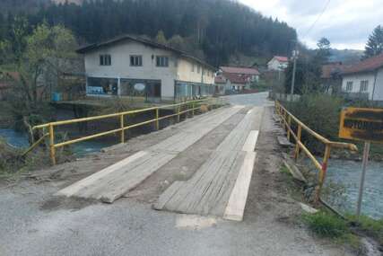 (FOTO) "Bojimo se da će mostovi potonuti i da ćemo biti ODSJEČENI" Mještani Šiparaga očajni, već 10 godina mole za pomoć