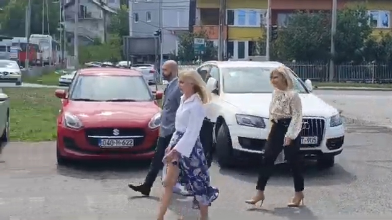 (VIDEO) Došla u pratnji Duške Jurišić: Novinarka Nataša Miljanović Zubac STIGLA NA ROČIŠTE za određivanje mjera zabrane