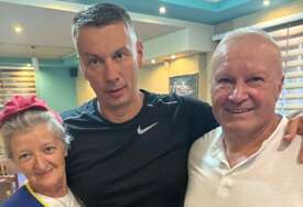 (FOTO) “Snaga je uvijek u narodu” Nešić ODUŠEVIO PRATIOCE novim potezom