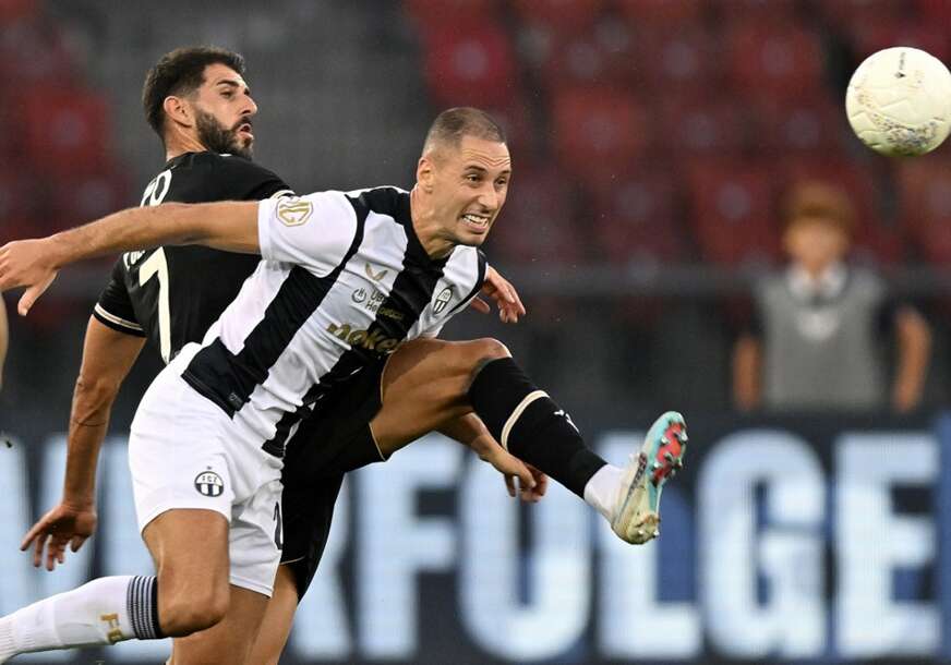 Nikola Katić u borbi za loptu