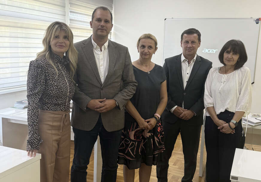 (FOTO) Nova banka učestvovala u donaciji za Udruženje roditelja djece oboljele od malignih bolesti „Iskra”