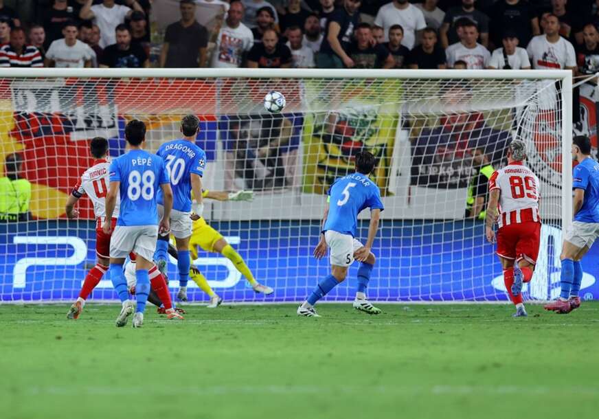 Ivanioć postiže gol za Crvenu zvezde