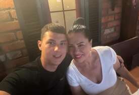 „MAMA PONOSNA NA SINA“ Mali Peja objavio fotografiju sa Zlatom Petrović, mreže se usijale od komentara