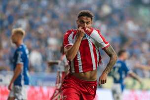 Rade Krunić ljubi dres Crvene zvezde