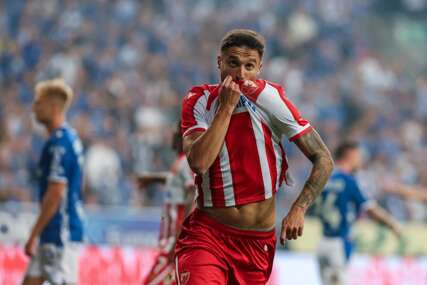 Rade Krunić ljubi dres Crvene zvezde