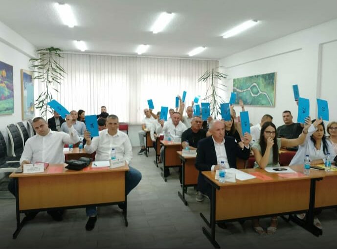 NE HAJE ZA ODLUKE STRANKE Šef SDS u Novom Gradu glasao za deklaraciju PODRŠKE Dodiku