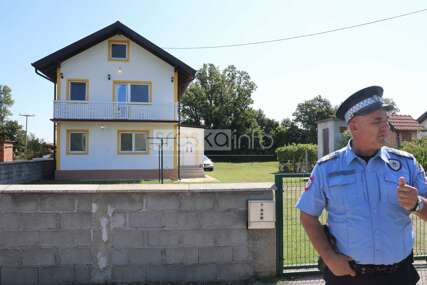 (VIDEO, FOTO) "Prišao je i ovjerio u glavu" Komšije u šoku prepričavaju detalje DVOSTRUKOG UBISTVA i tragedije koju Šamac ne pamti