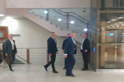 (VIDEO) Da li je ovo znak: Dodik i Minić ODRŽALI SASTANAK U 4 OKA u restoranu parlamenta Srpske
