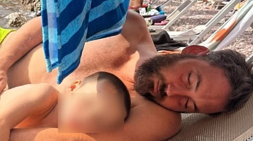 FOTOGRAFIJA KOJA TOPI SRCA Glumac sa sinom dijeli ležaljku, podijelio emotivni trenutak
