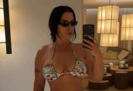 (FOTO) GRUDI JEDVA STALE U BIKINI Dekolte Seke Aleksić svi komentarišu