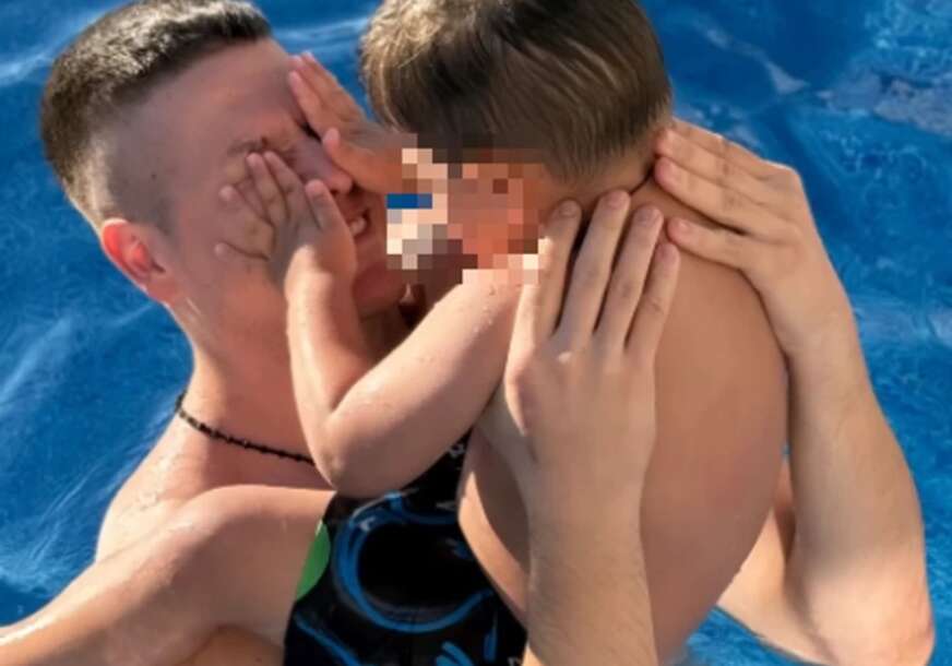 (FOTO) RADOST U DOMU RADANOVIĆA Jelenini sinovi iz prvog braka i mali Damjan uživaju sa Slobom u bazenu