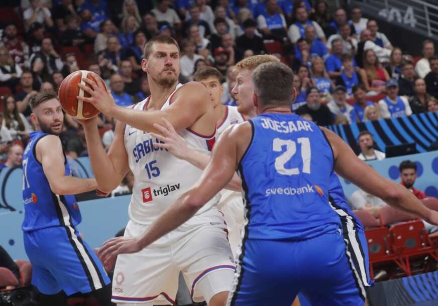 Nikola Jokić u meču sa Estonijom