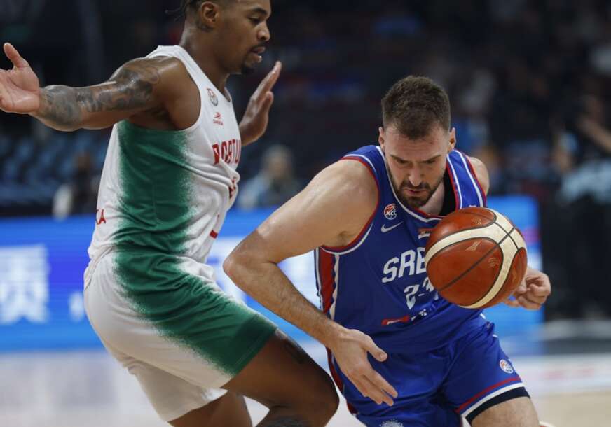 Marko Gudurić u akciji protiv Portugala