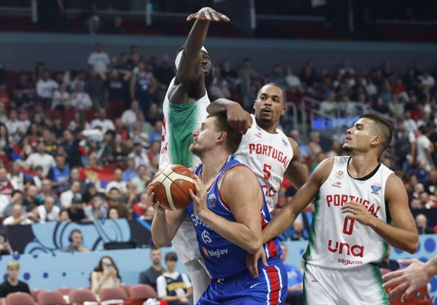 Nikola Jokić u duelu s Portugalcima