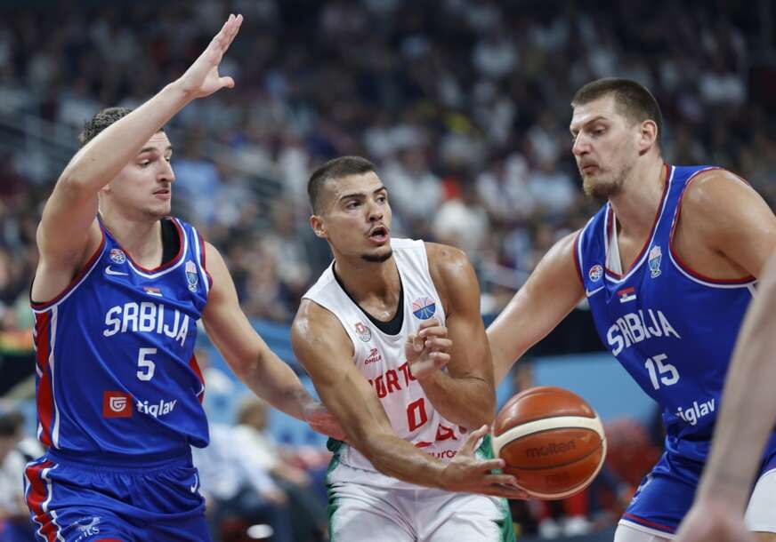 Nikola Jokić i Nikola Jović u meču s Portugalcima