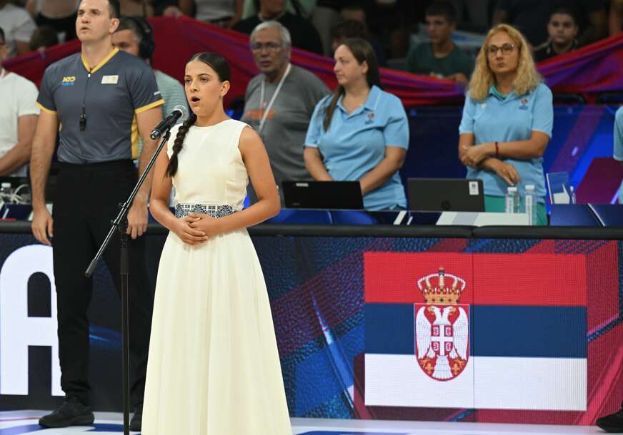 Pavlina pjeva himnu Srbije