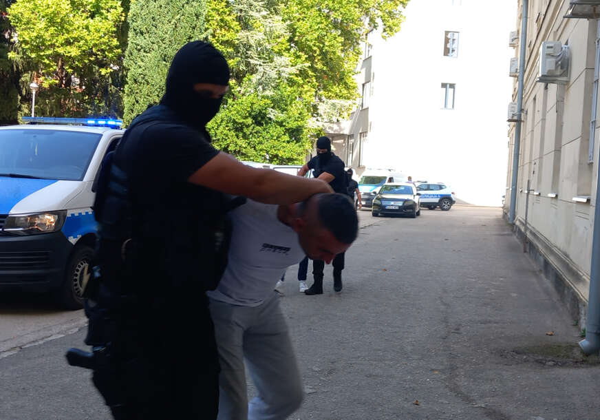 (FOTO) OD RANIJE POZNATI POLICIJI Četvorka uhapšena kod Nevesinja sprovedena u prostorije PU Trebinje