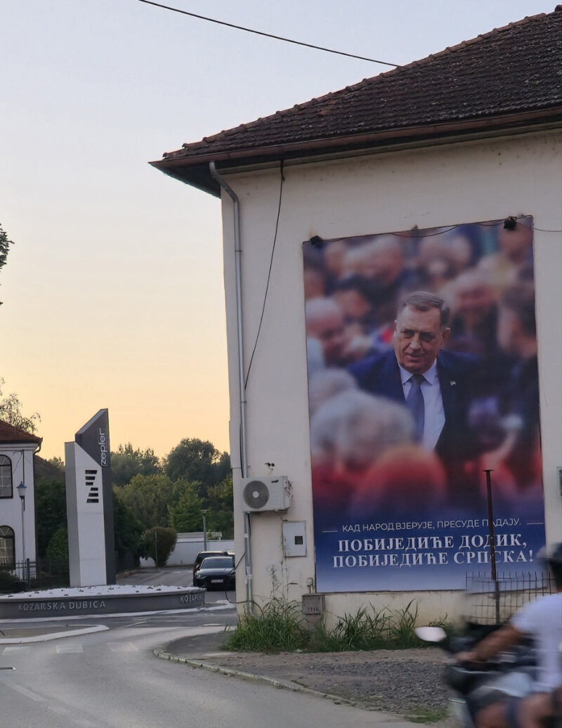 Bilbordi podrške Miloradu Dodiku u Kozarskoj Dubici