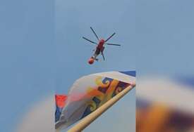 (VIDEO, FOTO) Rastko trobojkom dočekivao helikoptere “Kao Srbin iz Crne Gore naravno da imam zastavu, SRCE MI JE BILO PUNO"