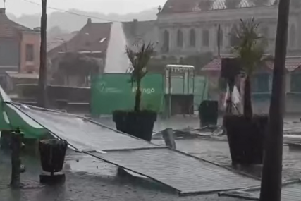 (VIDEO) Prolom oblaka paralisao grad: Nakon Hercegovine, NEVRIJEME POGODILO i Tuzlu
