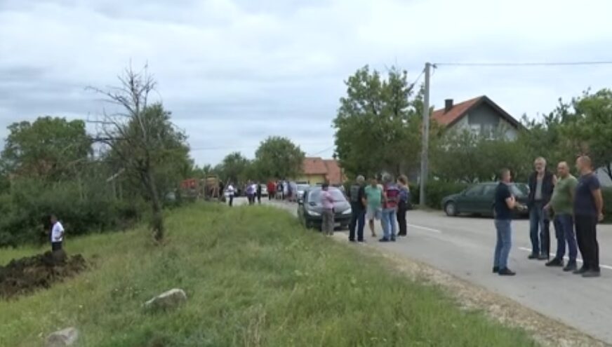 (VIDEO) "Propadaju nam imanja, ŽIVOTI SU NAM UGROŽENI" Mještani nezadovoljni zbog RiTE Ugljevik, traže hitnu istragu Tužilaštva